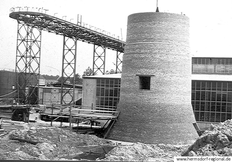 1965 Baustelle des 120 m hohen Schornsteins KWH Ferrite / Walzensinter 
